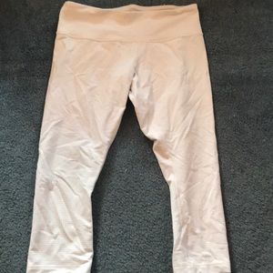 Crop white lulu lemons